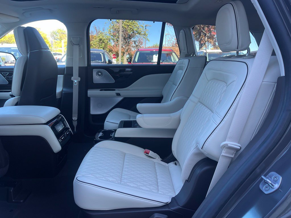 Certified 2022 Lincoln Aviator Black Label Grand Touring w/ Class IV Trailer Tow Package AWD/4WD image 13