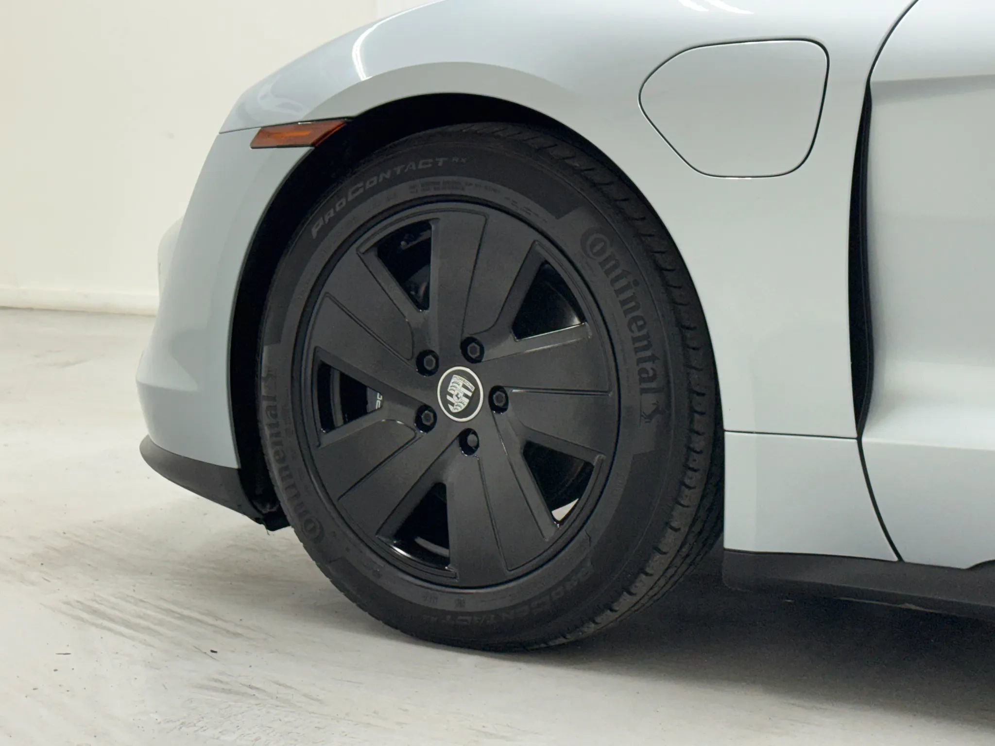 Used 2021 Porsche Taycan image 44