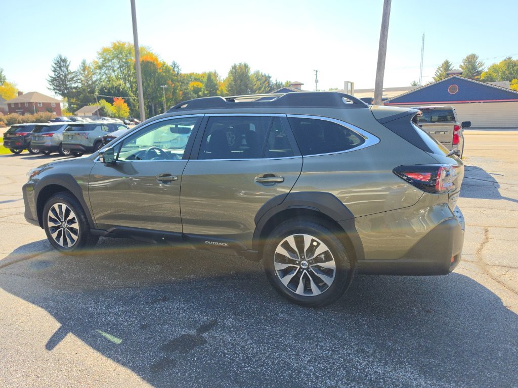 Used 2025 Subaru Outback Limited AWD/4WD image 4