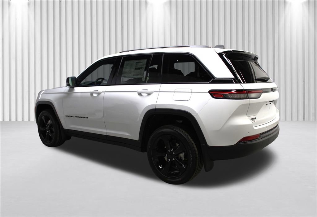 New 2025 Jeep Grand Cherokee Altitude image 5