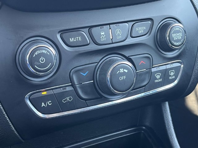 Used 2019 Jeep Cherokee Latitude Plus FWD image 30