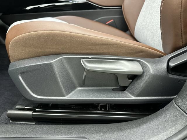 Certified 2025 Volkswagen ID.4 Pro AWD/4WD image 12