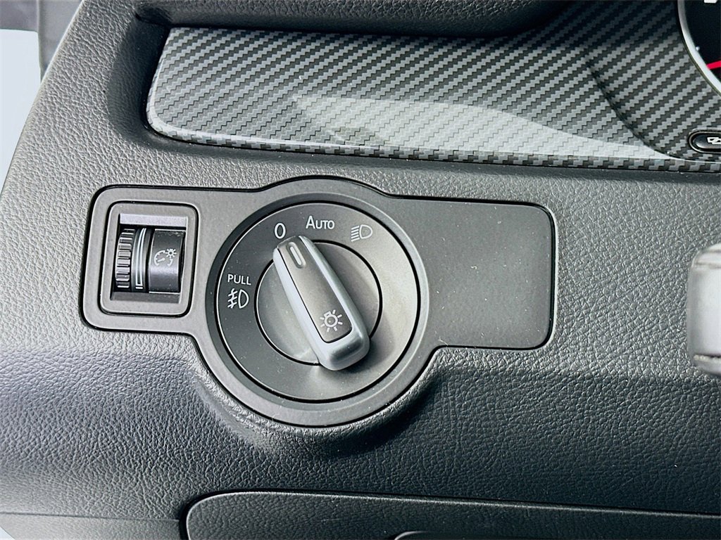 Used 2017 Volkswagen CC R-Line Executive image 10