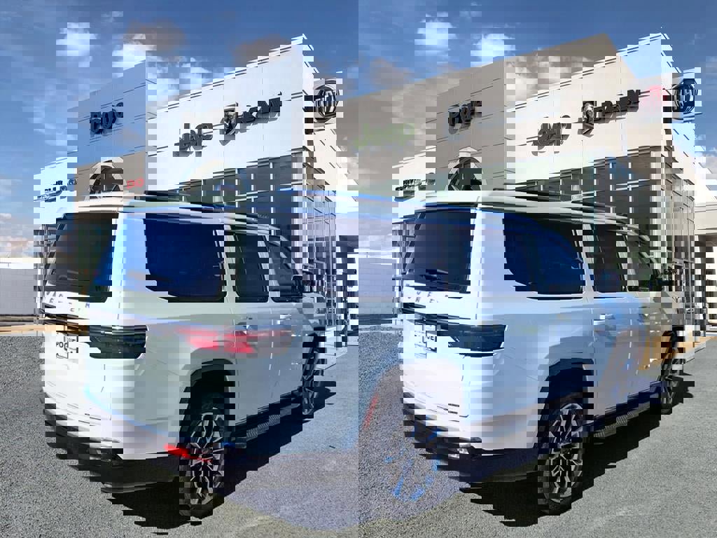 Used 2024 Jeep Wagoneer L Series II w/ Premium Group I image 2