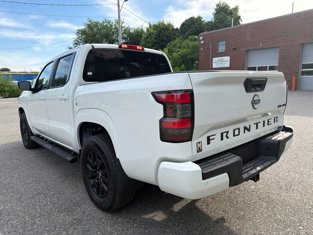 Used 2023 Nissan Frontier SV w/ Midnight Edition Package AWD/4WD image 4