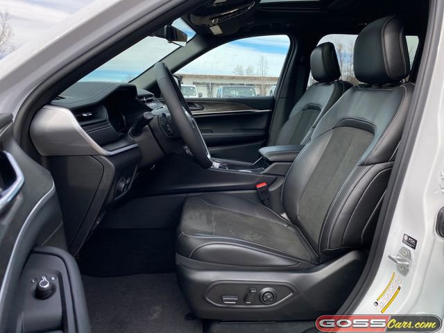 New 2026 Jeep Grand Cherokee Altitude image 25