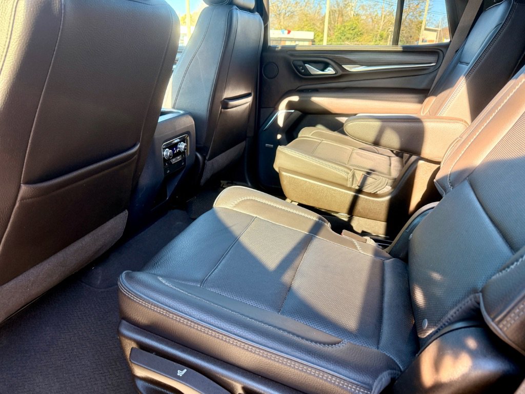 Used 2021 GMC Yukon Denali w/ Denali Premium Package image 10