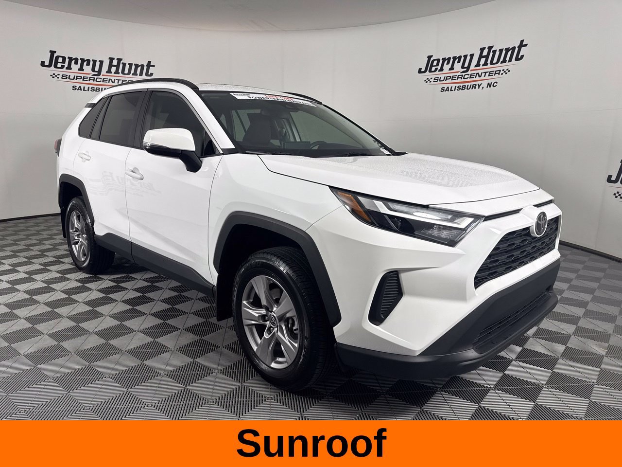 Used 2025 Toyota RAV4 XLE w/ Convenience Package FWD image 6