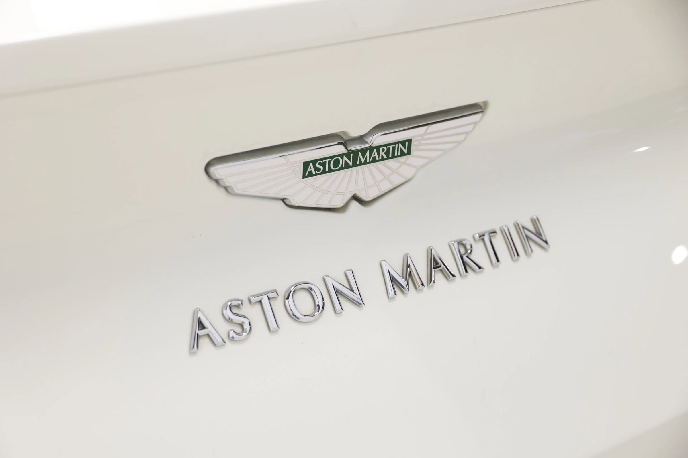 Used 2018 Aston Martin DB11 Coupe image 8