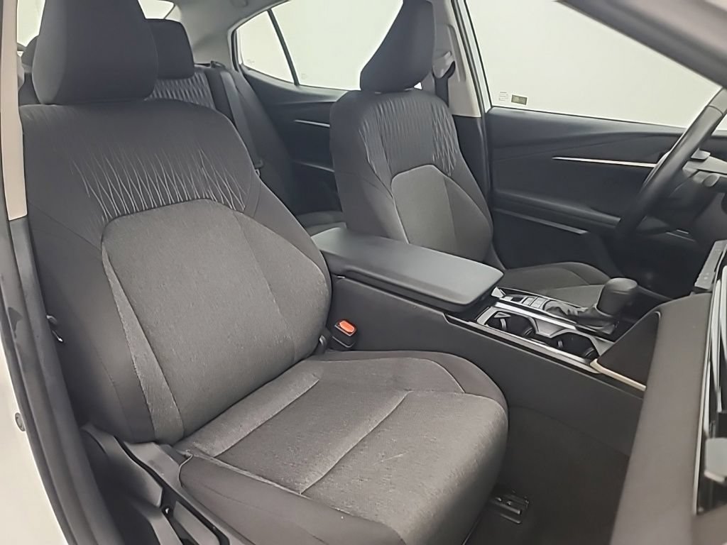 Used 2025 Toyota Camry LE AWD/4WD image 16