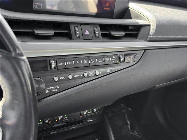 Used 2019 Lexus ES 350 w/ Premium Package image 16