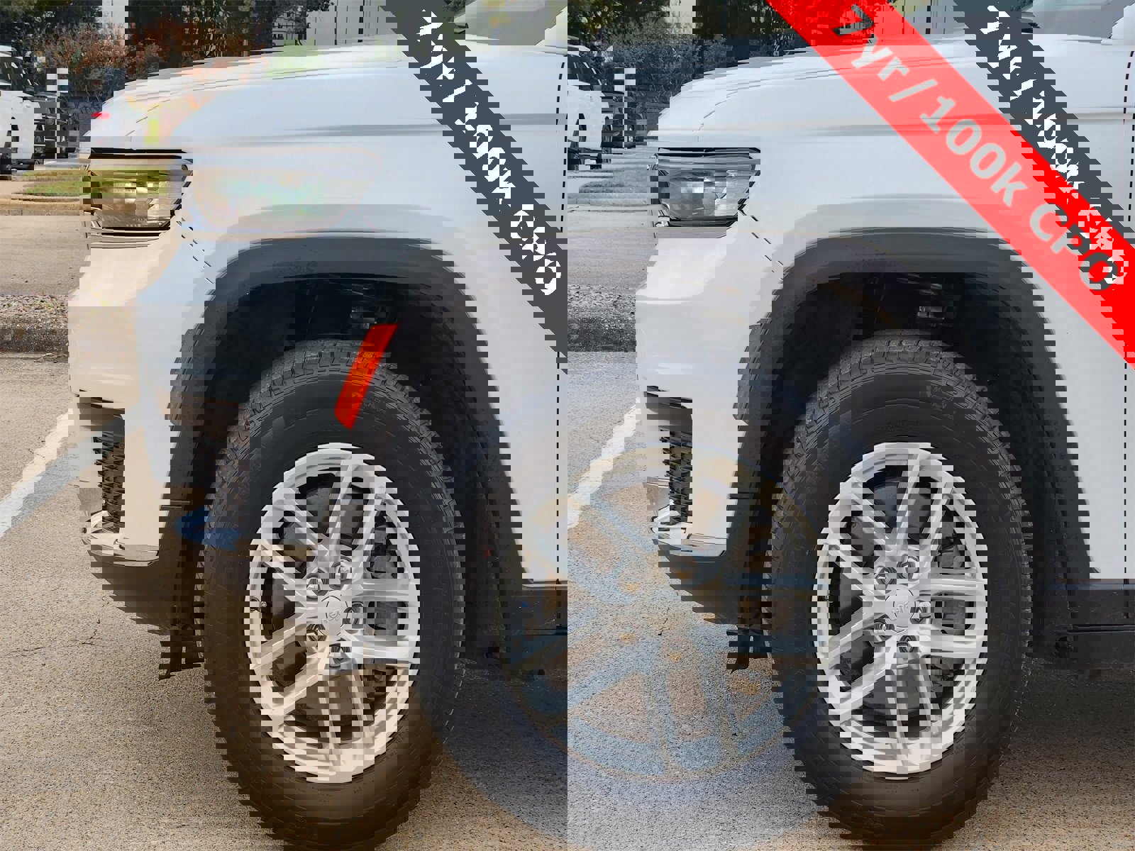 Used 2024 Jeep Grand Cherokee L Laredo image 9
