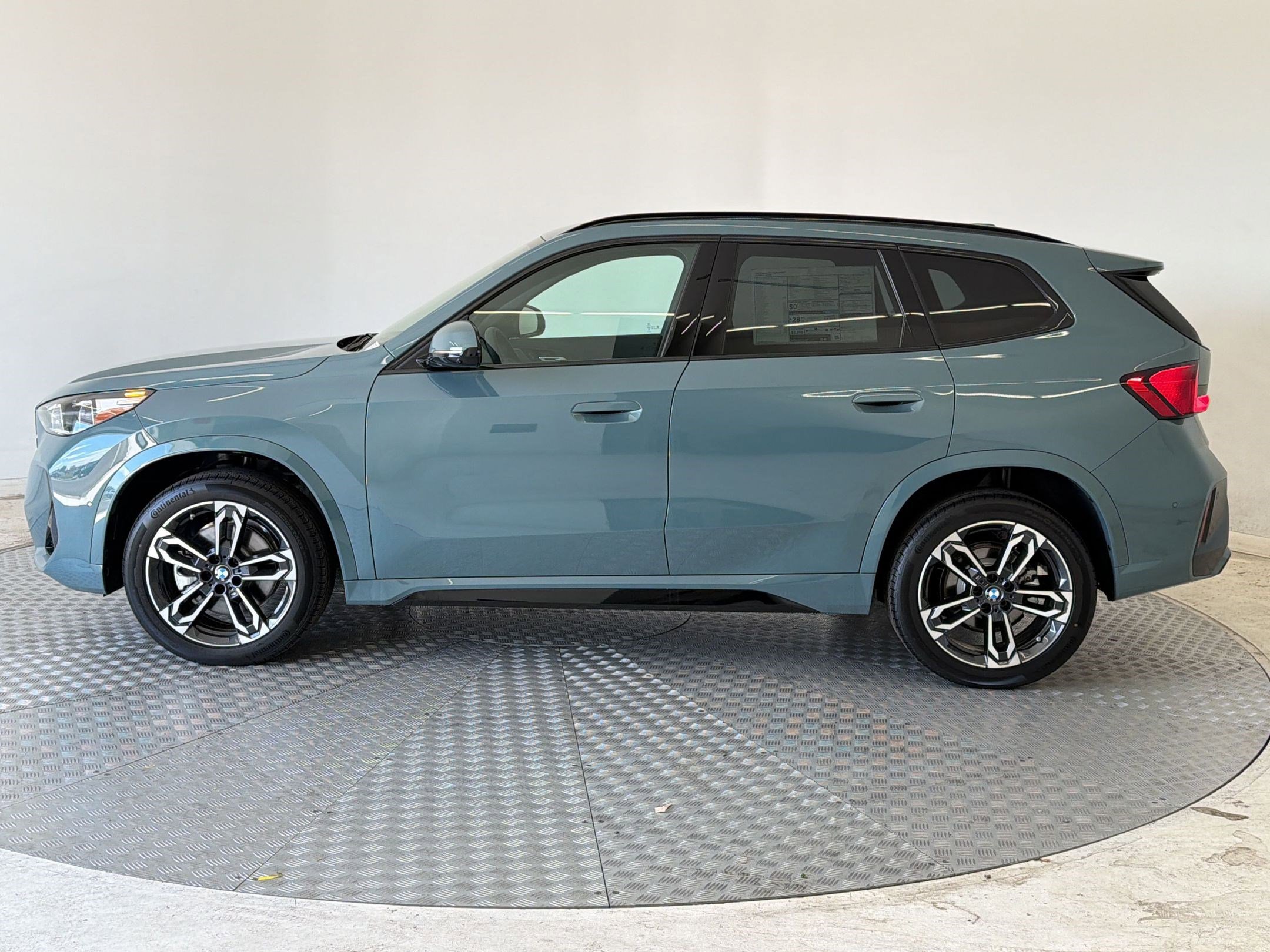 New 2026 BMW X1 xDrive28i w/ Technology Package AWD/4WD image 2
