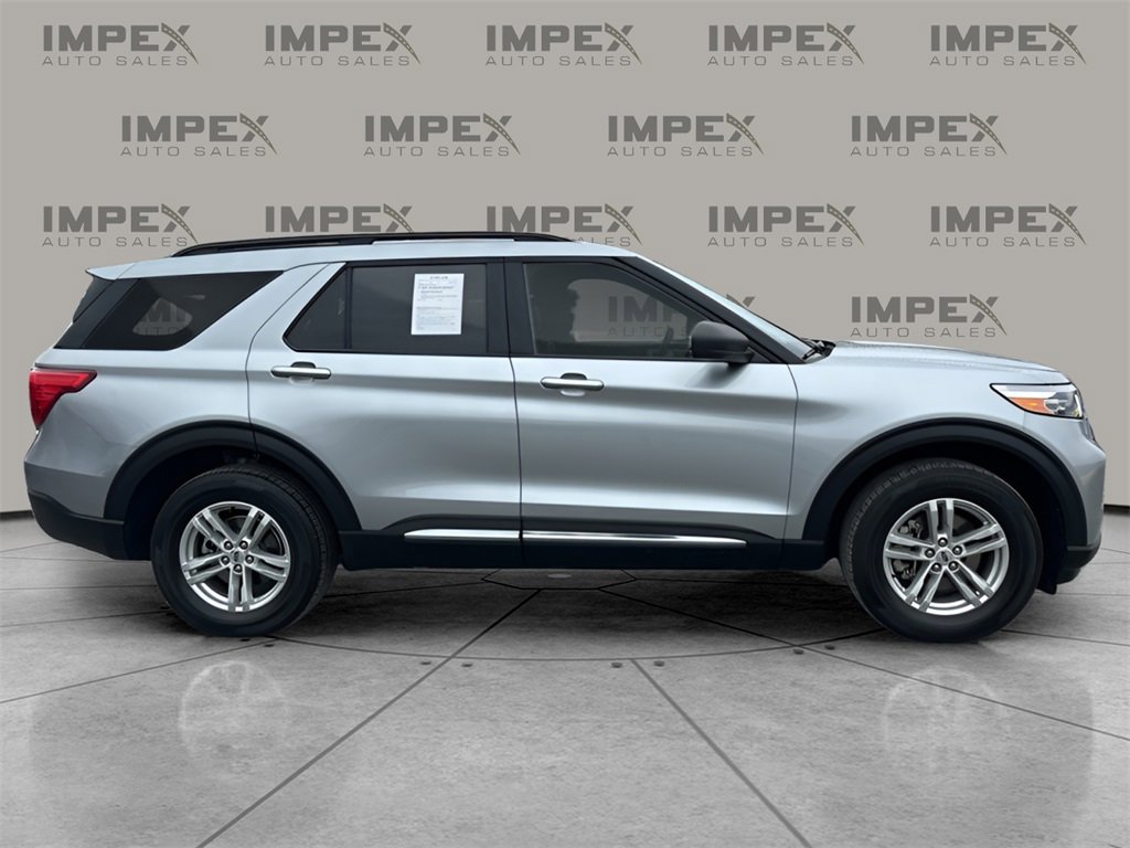 Used 2022 Ford Explorer XLT w/ Equipment Group 202A image 6