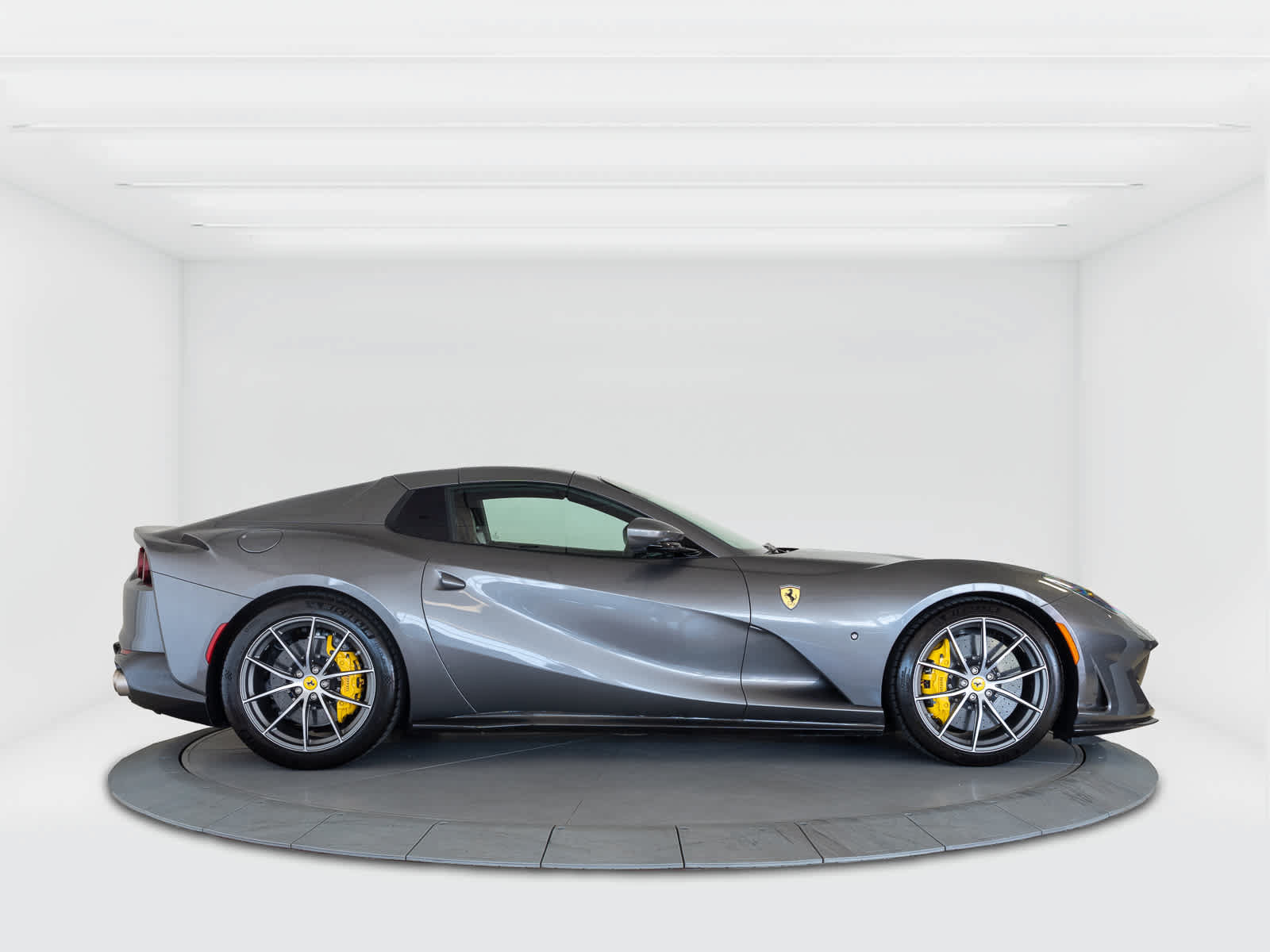 Used 2022 Ferrari 812 GTS RWD image 6
