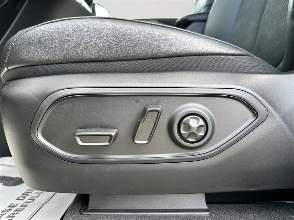 New 2025 Jeep Grand Cherokee Altitude image 25