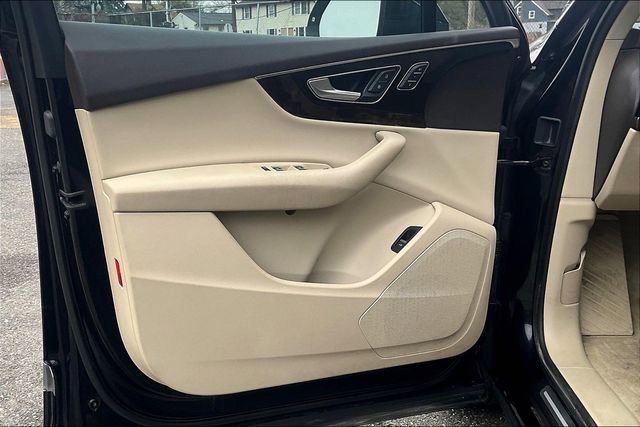 Used 2017 Audi Q7 3.0T Premium Plus w/ Premium Plus Package image 23