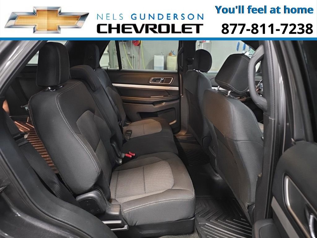 Used 2017 Ford Explorer XLT image 11