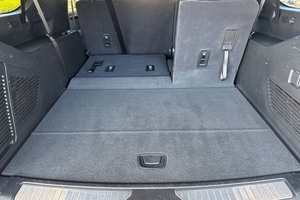 Used 2025 Chevrolet Suburban RST image 23