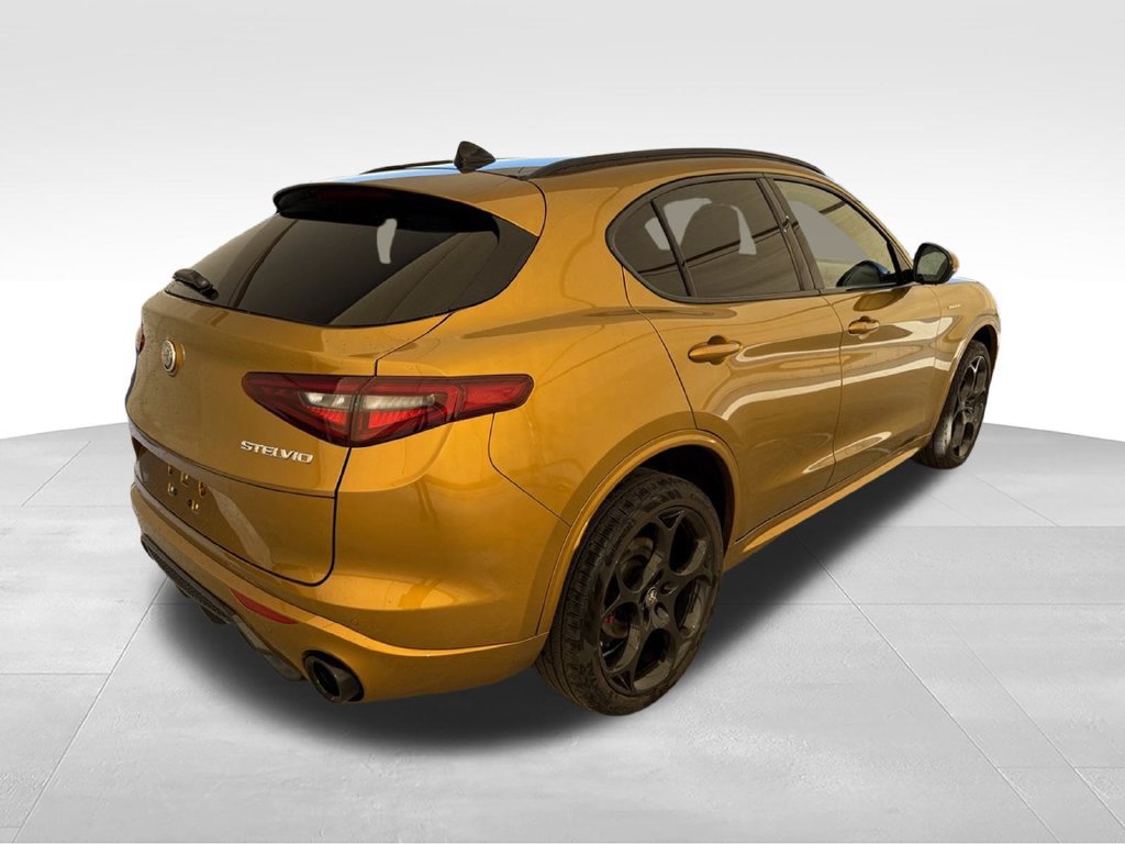 Used 2022 Alfa Romeo Stelvio Veloce AWD/4WD image 8
