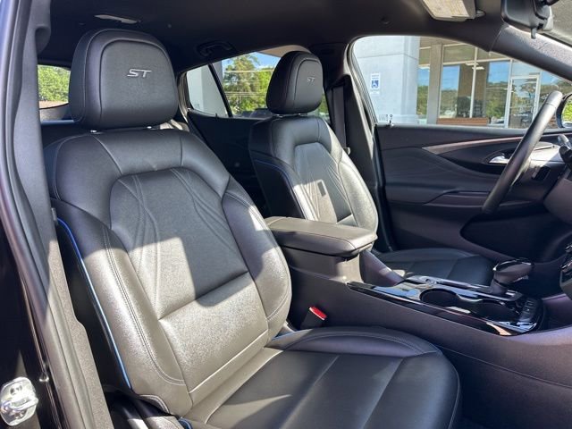 Used 2025 Buick Envista Sport Touring image 40