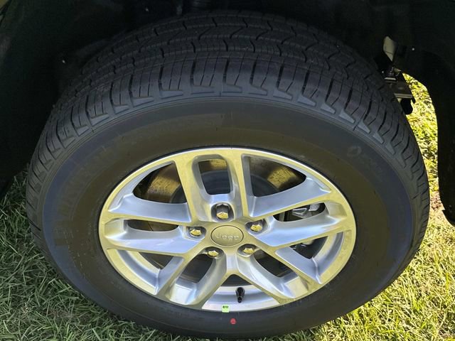 New 2025 Jeep Grand Cherokee L Laredo w/ Luxury Tech Group I image 13