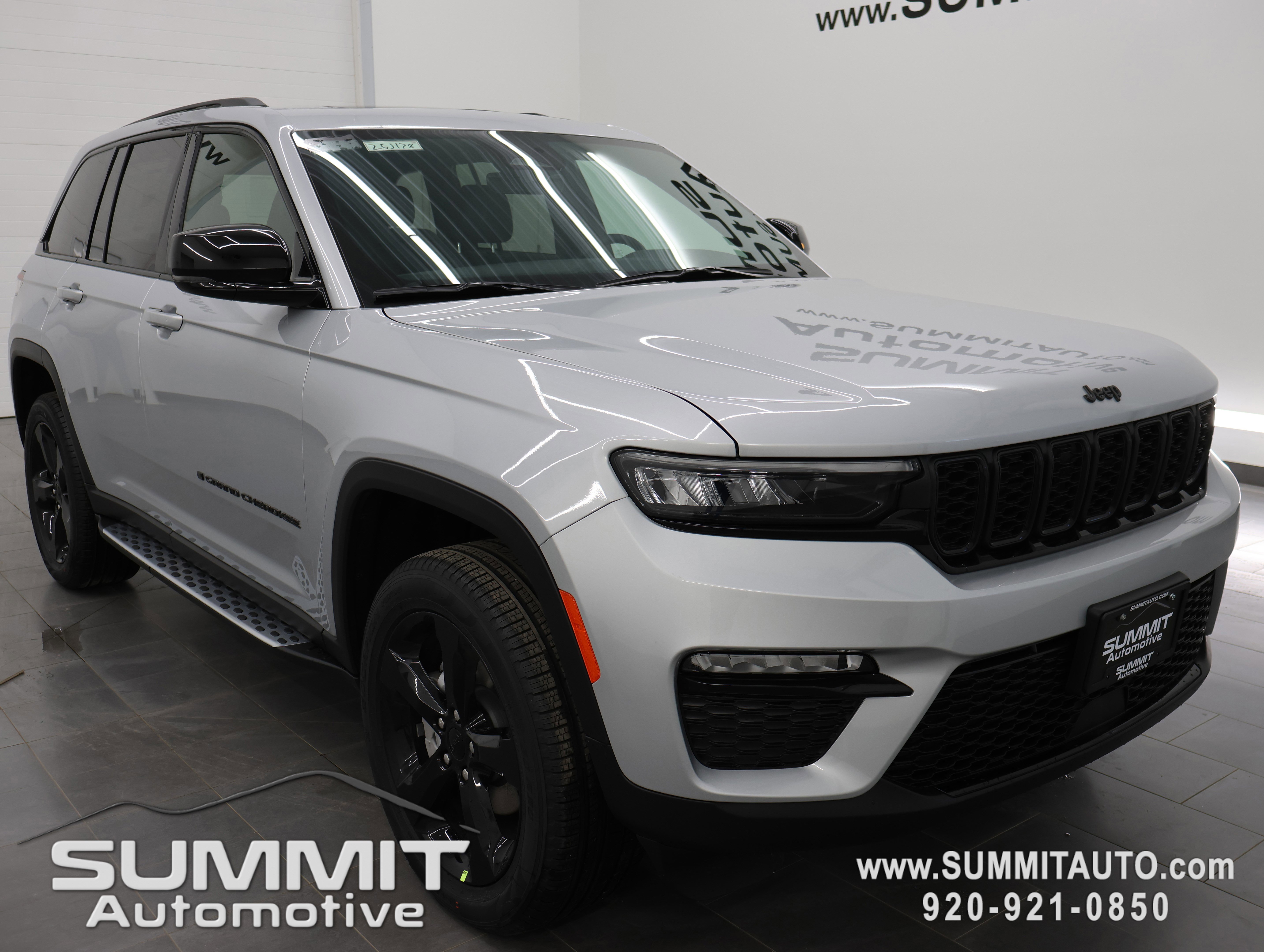 New 2025 Jeep Grand Cherokee Limited w/ Black Appearance Package image 2