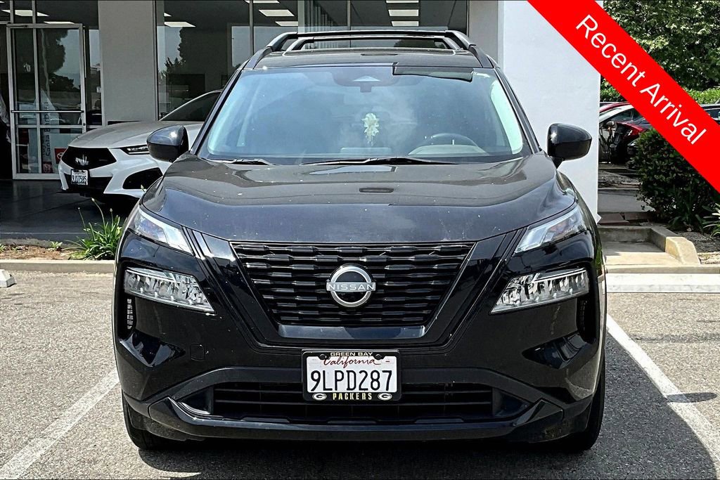 Used 2023 Nissan Rogue SV w/ SV Premium B Package image 2