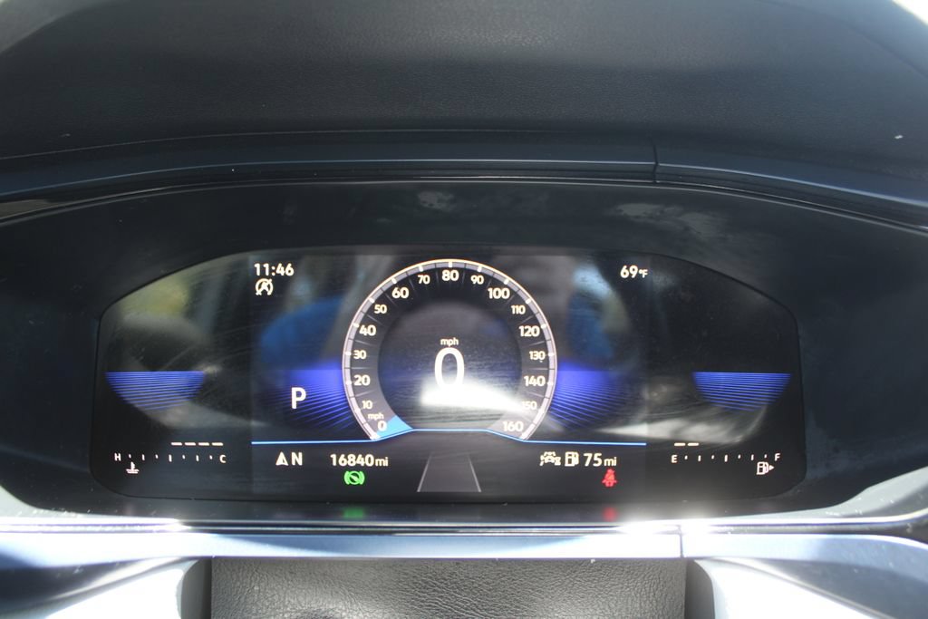 Used 2023 Volkswagen Taos SE w/ Panoramic Sunroof Package FWD image 30