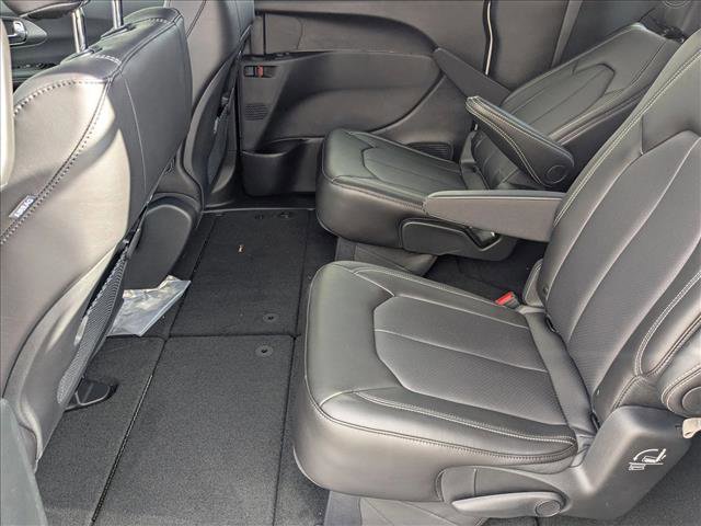 New 2026 Chrysler Pacifica Select image 15