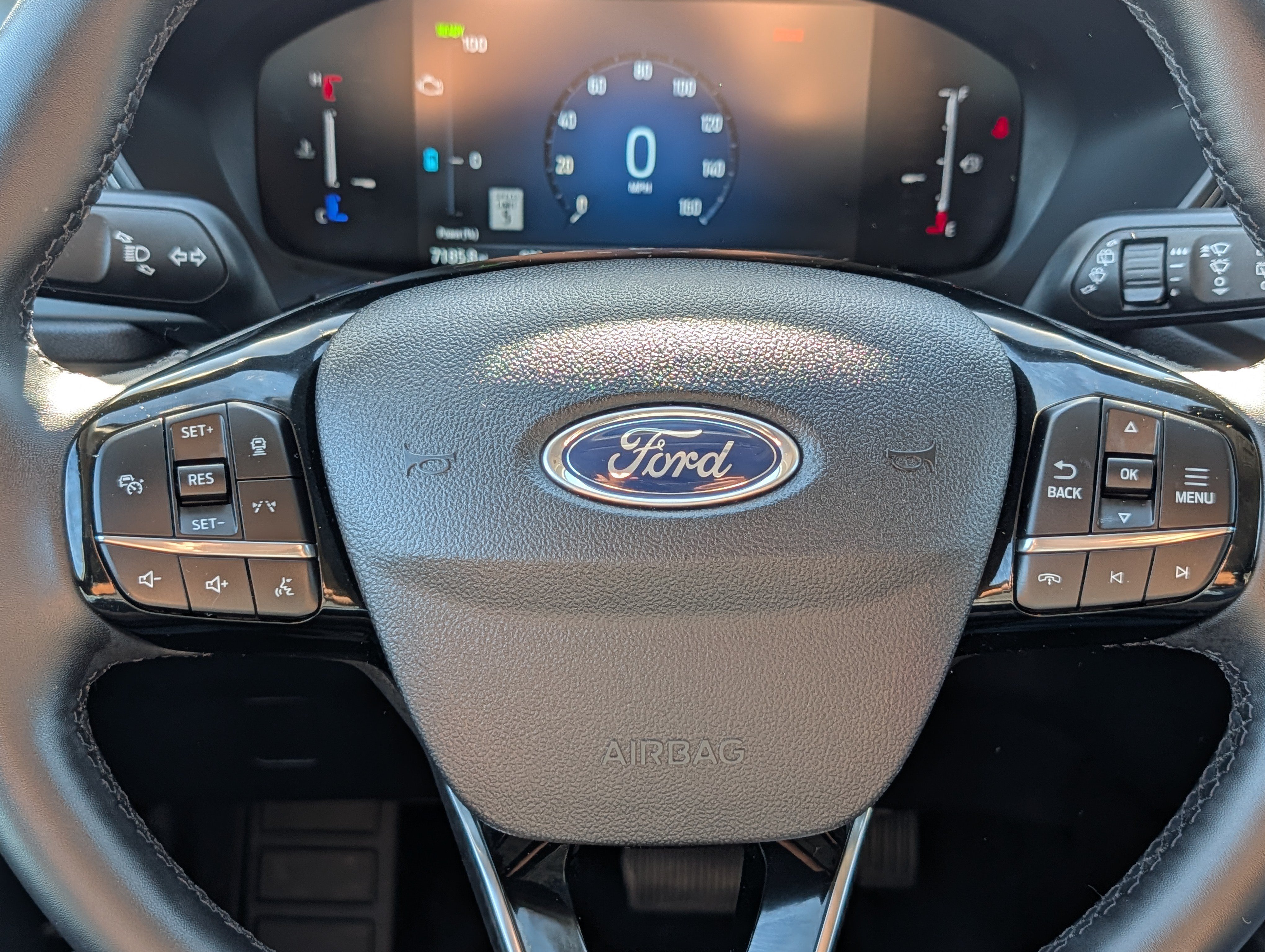 Used 2025 Ford Escape SE w/ Class II Trailer Tow Package FWD image 25