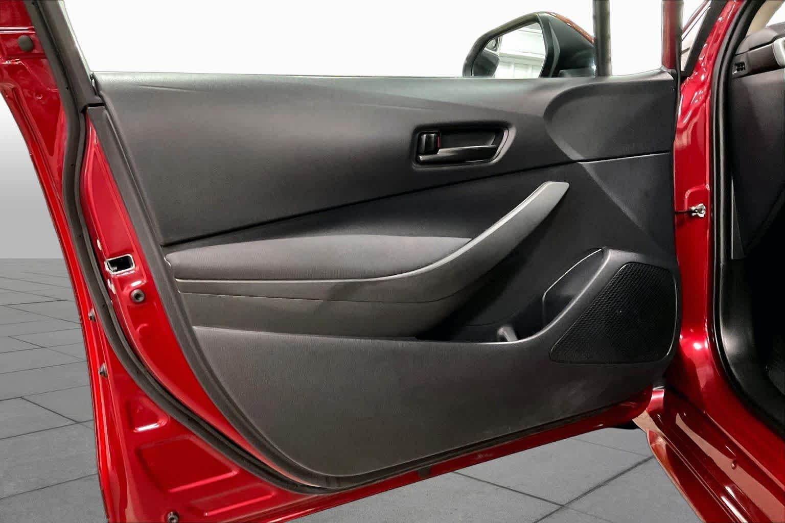 Used 2022 Toyota Corolla LE FWD image 21