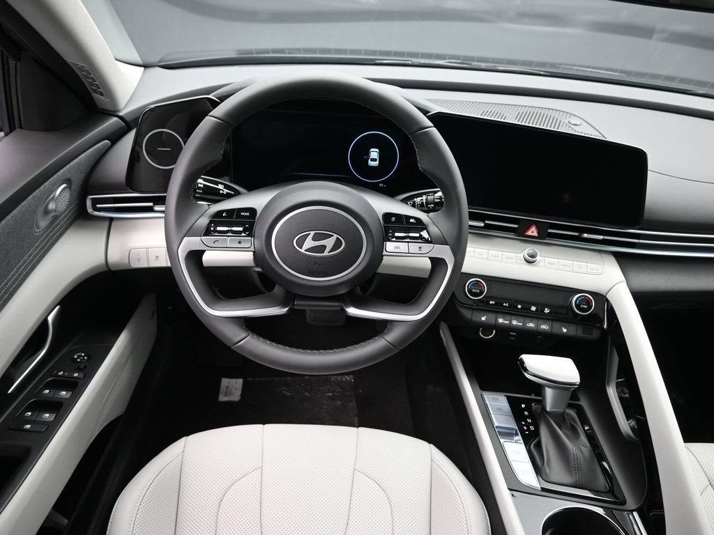New 2025 Hyundai Elantra Limited image 23
