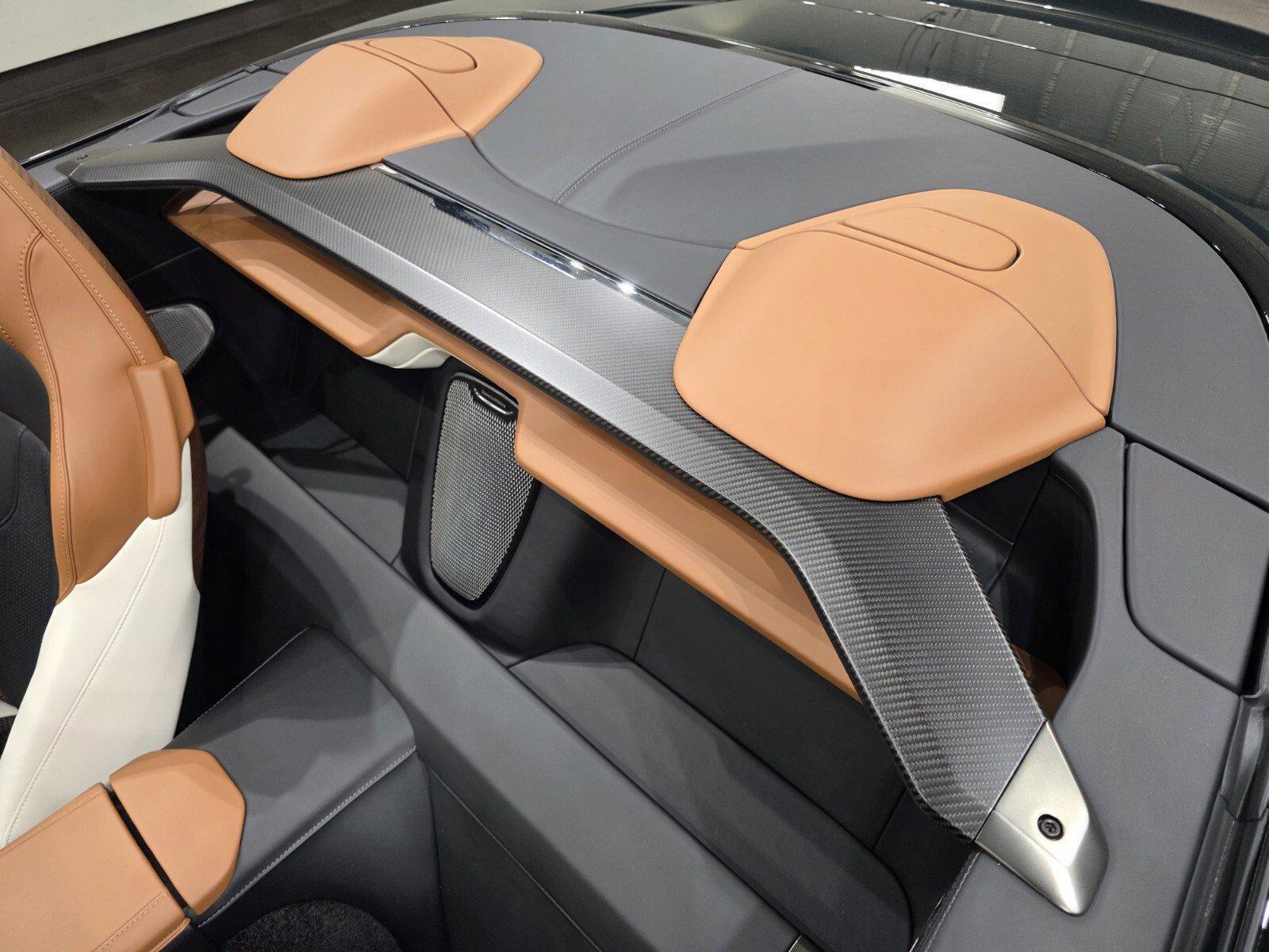 Used 2026 Aston Martin Vanquish Convertible image 18