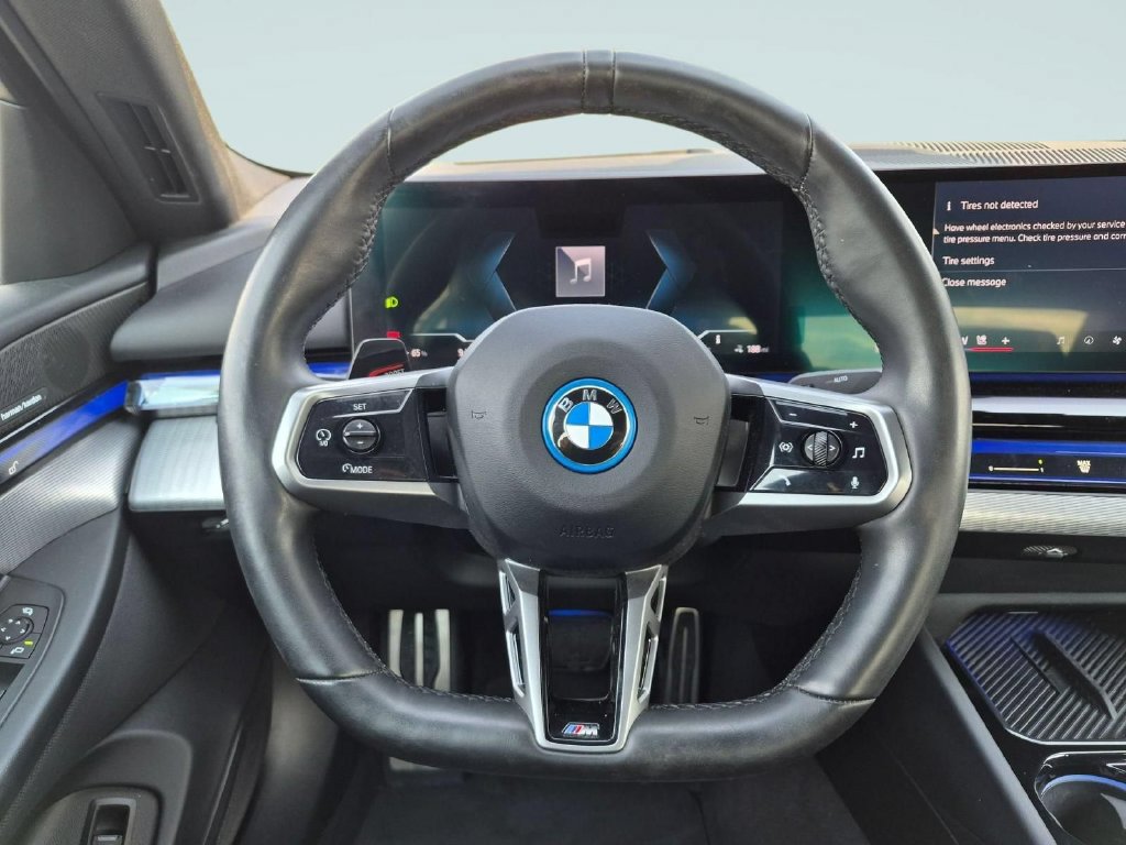 Used 2024 BMW i5 eDrive40i w/ M Sport Package RWD image 16