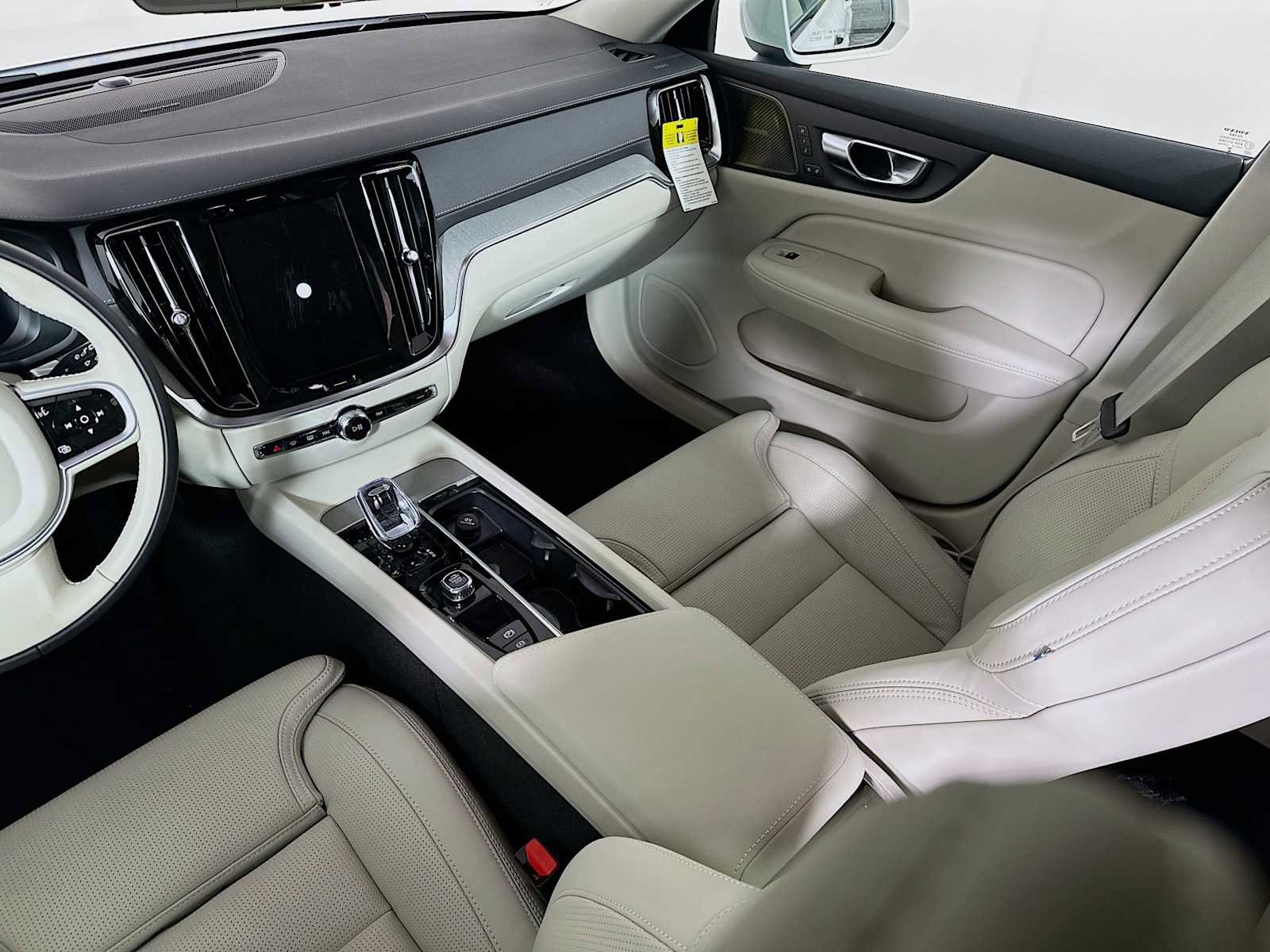 Used 2025 Volvo V60 B5 Cross Country Ultra w/ Climate Package image 21