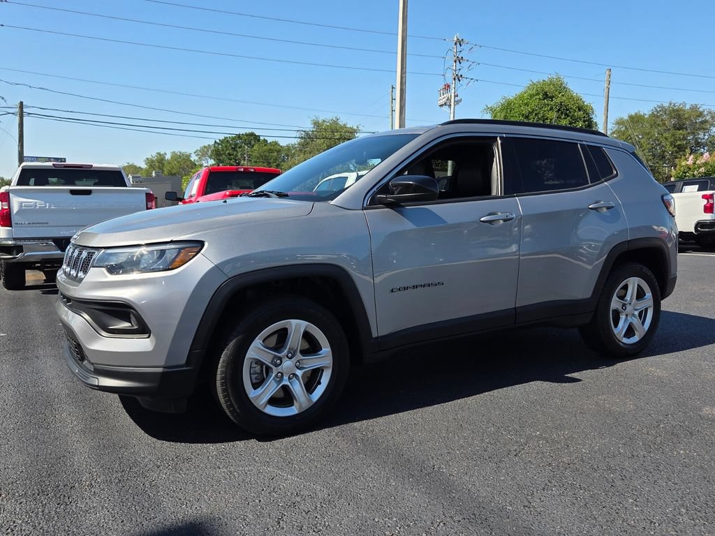 Used 2024 Jeep Compass Latitude AWD/4WD image 3