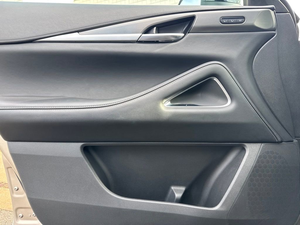 Certified 2025 INFINITI QX60 Luxe w/ Vision Package image 11