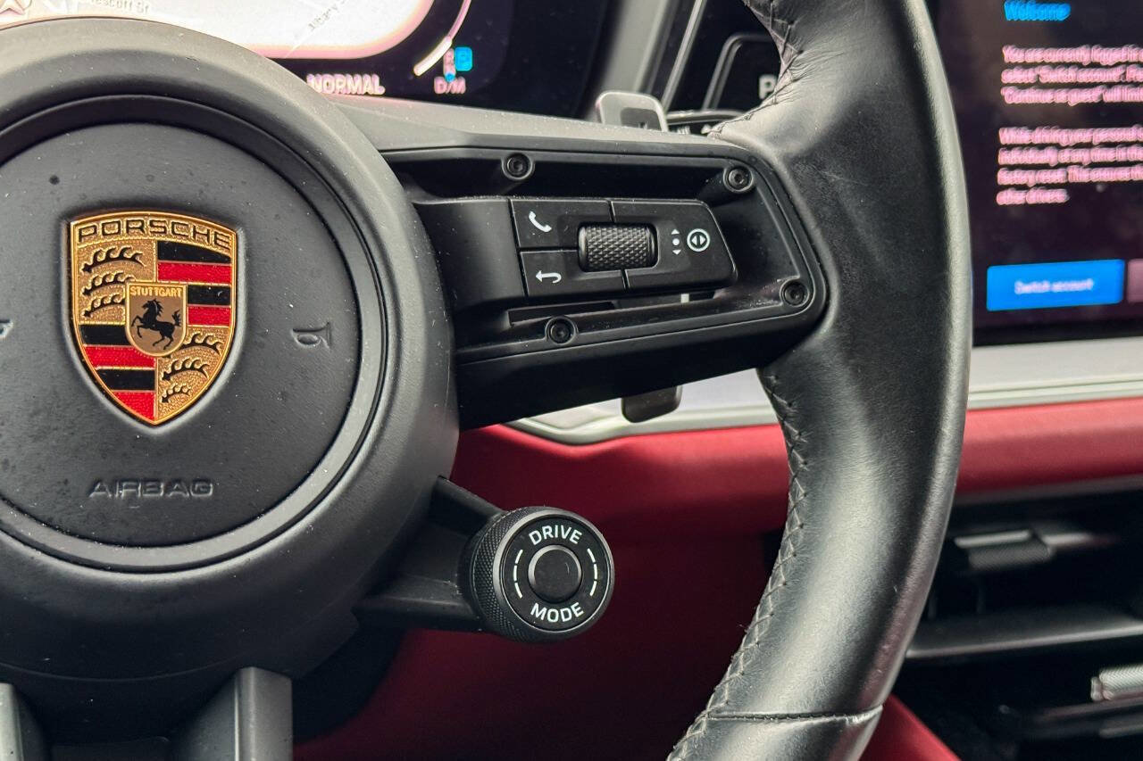 Used 2024 Porsche Cayenne Coupe image 28