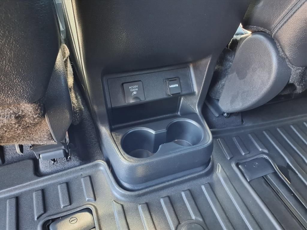 Used 2024 Toyota Sienna XSE w/ XSE Premium Package image 18