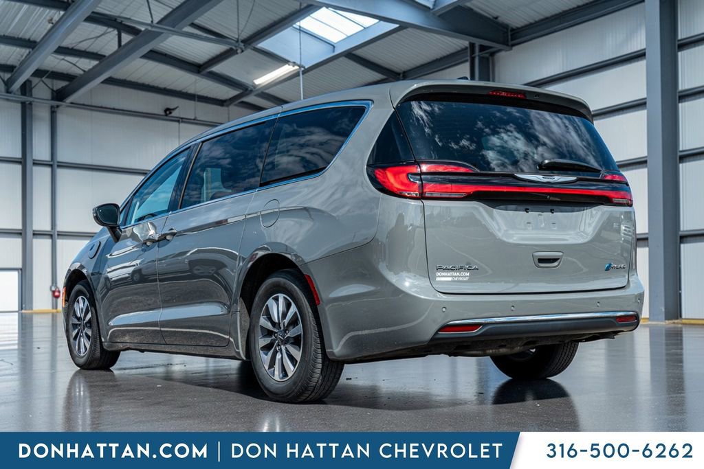 Used 2023 Chrysler Pacifica Touring-L image 32