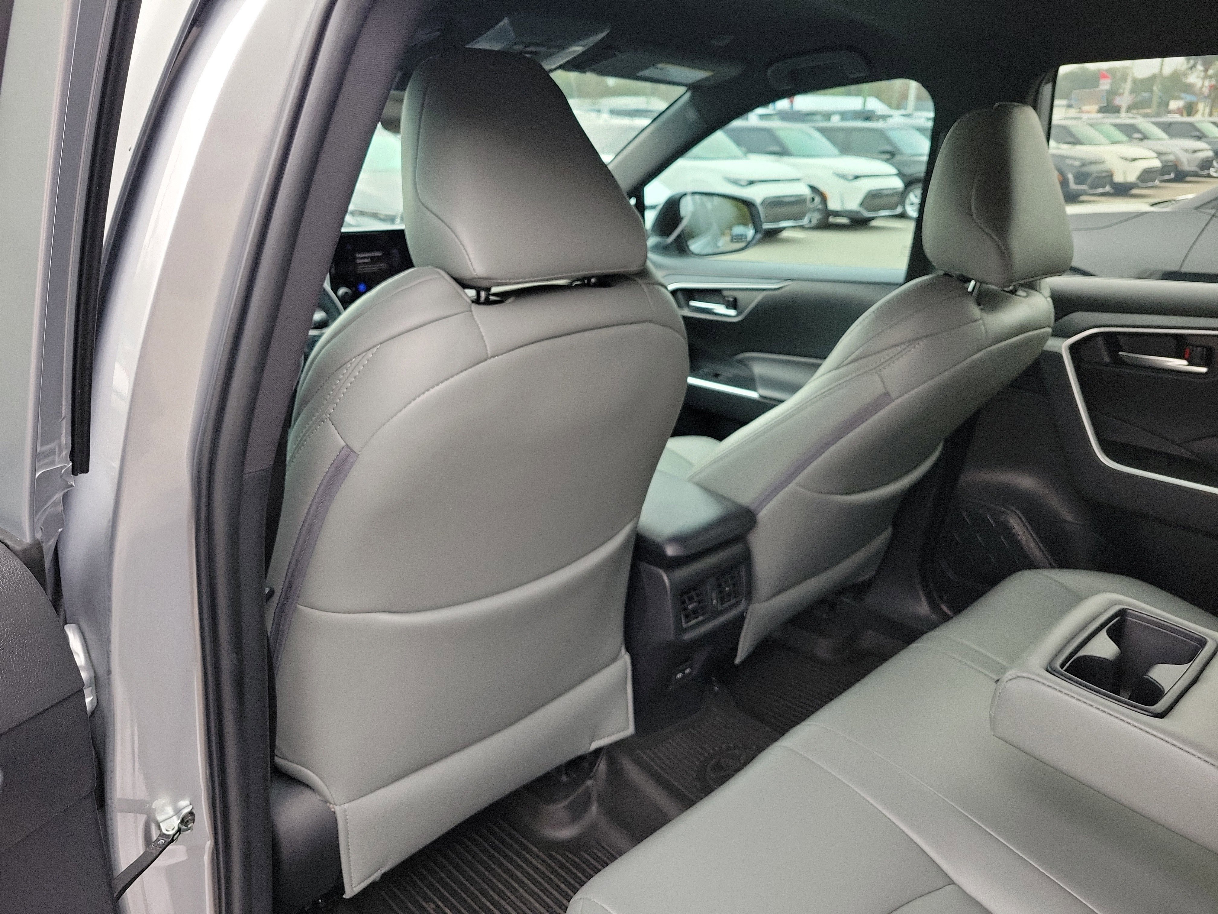 Used 2023 Toyota RAV4 SE image 16