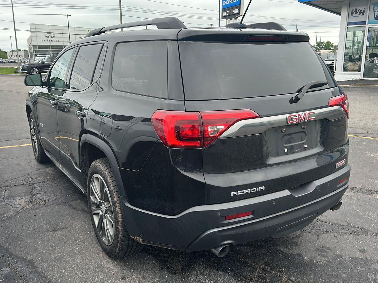 Used 2017 GMC Acadia SLT AWD/4WD image 4
