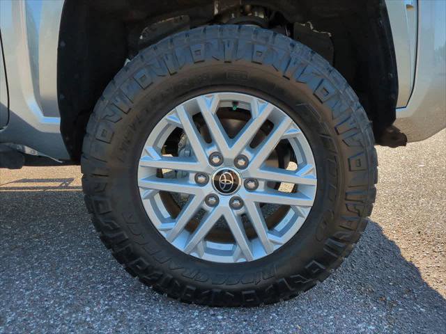 Certified 2024 Toyota Tacoma SR5 AWD/4WD image 11