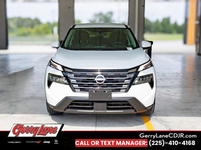 Used 2025 Nissan Rogue SV AWD/4WD image 2