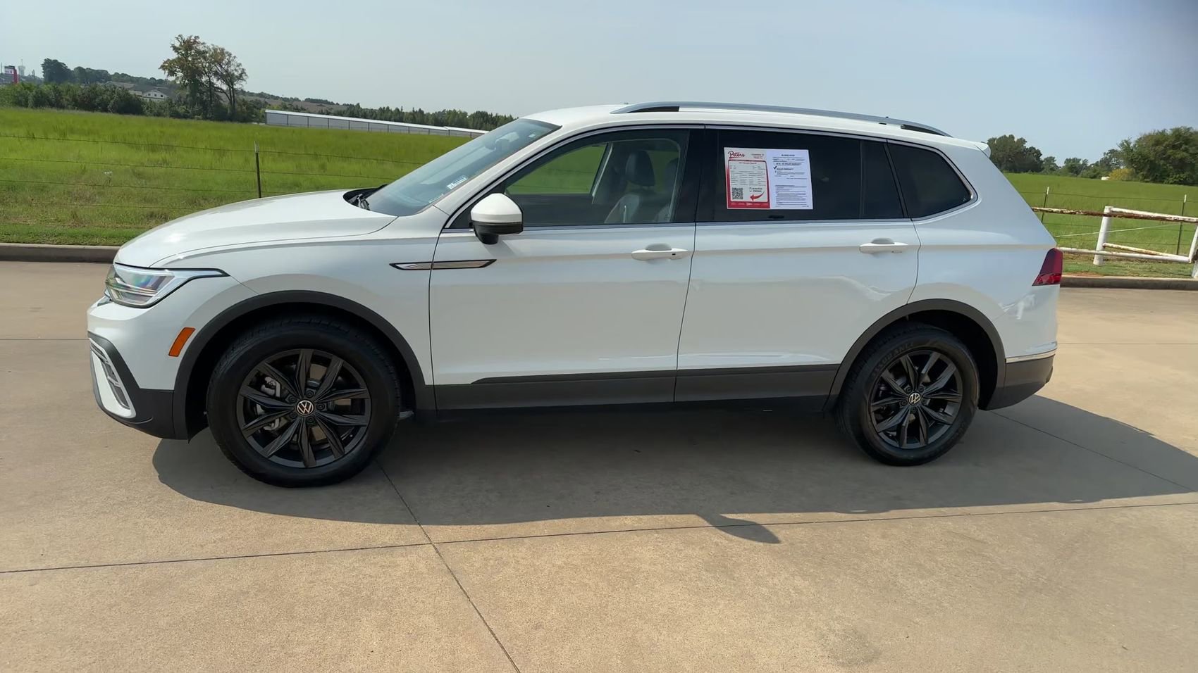 Used 2024 Volkswagen Tiguan SE FWD image 5