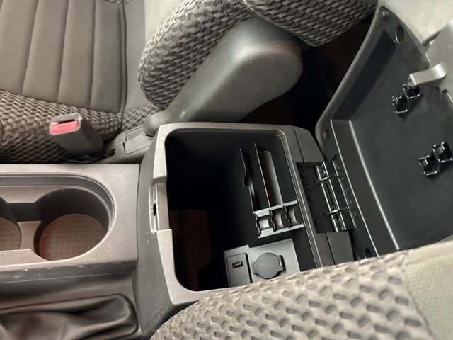Used 2013 Nissan Frontier SV image 24