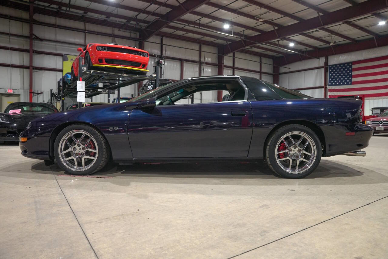 Used 2001 Chevrolet Camaro Z28 w/ SS Performance/Appearance Pkg RWD image 4