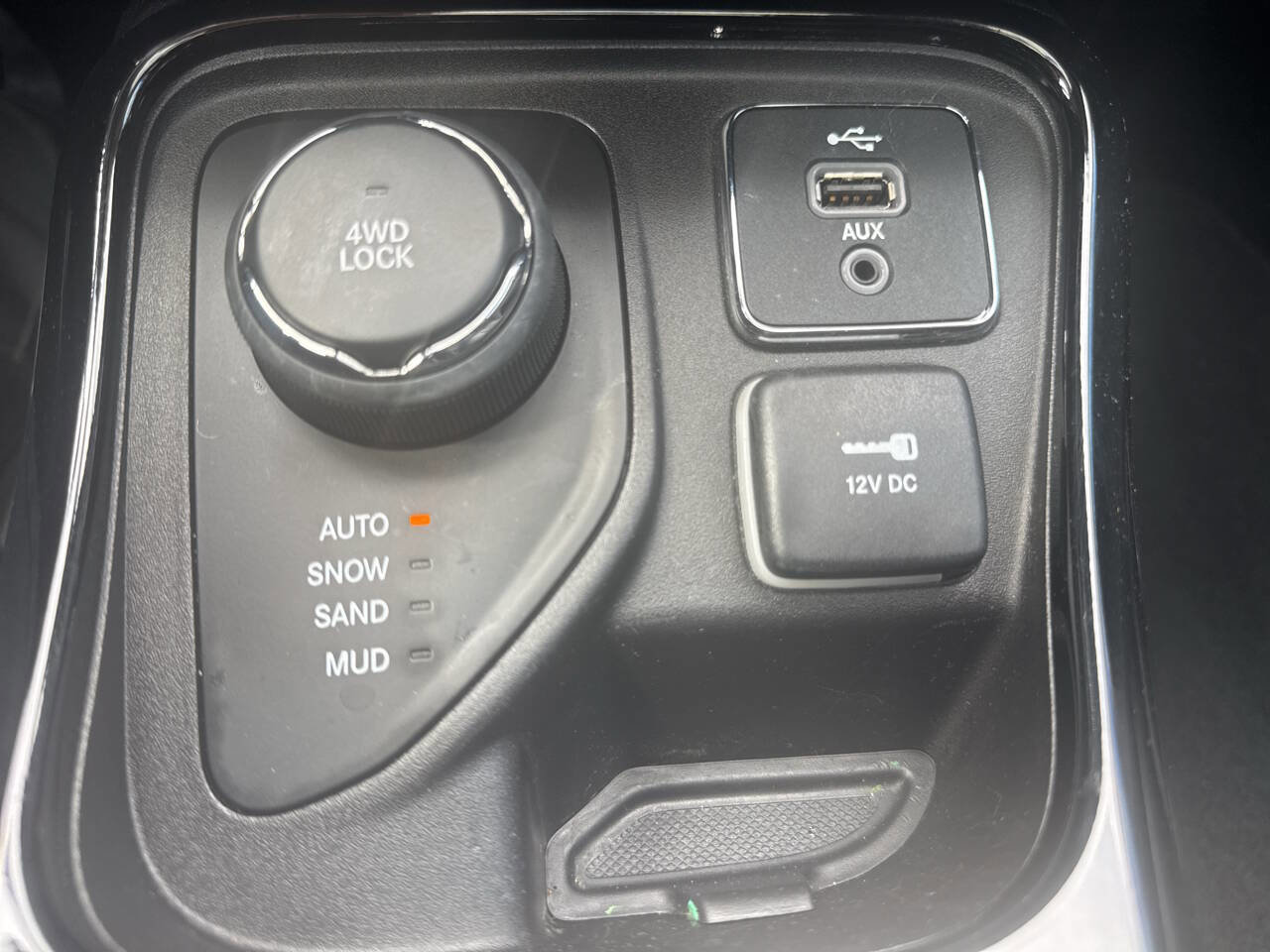 Used 2018 Jeep Compass Limited w/ Navigation Group AWD/4WD image 33