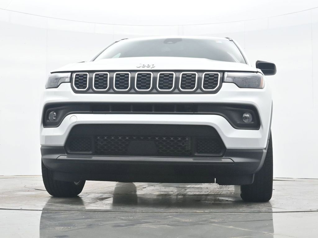 Used 2025 Jeep Compass Latitude image 31